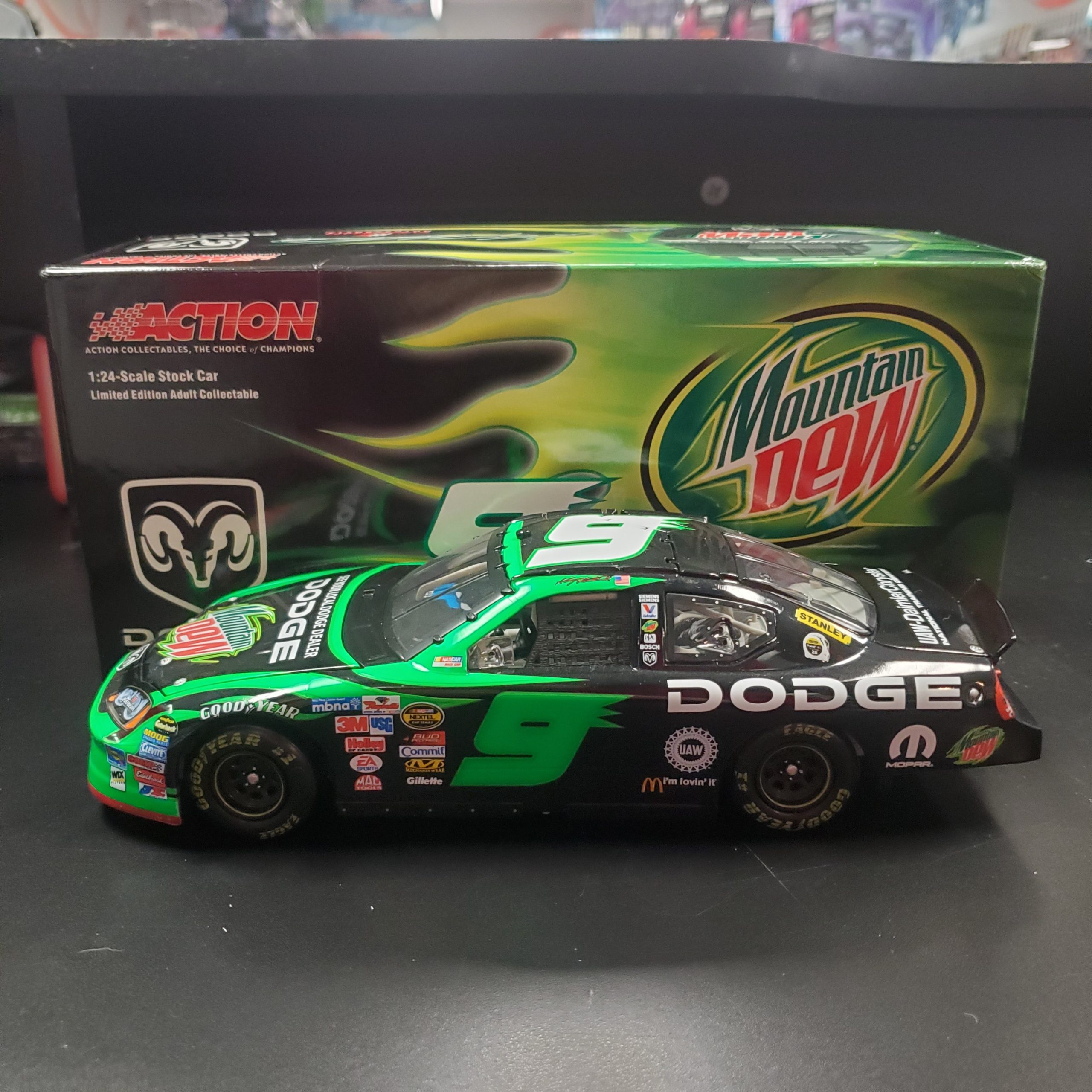 Action Racing 2005 Charger Kasey Kahne #9 Mountain Dew