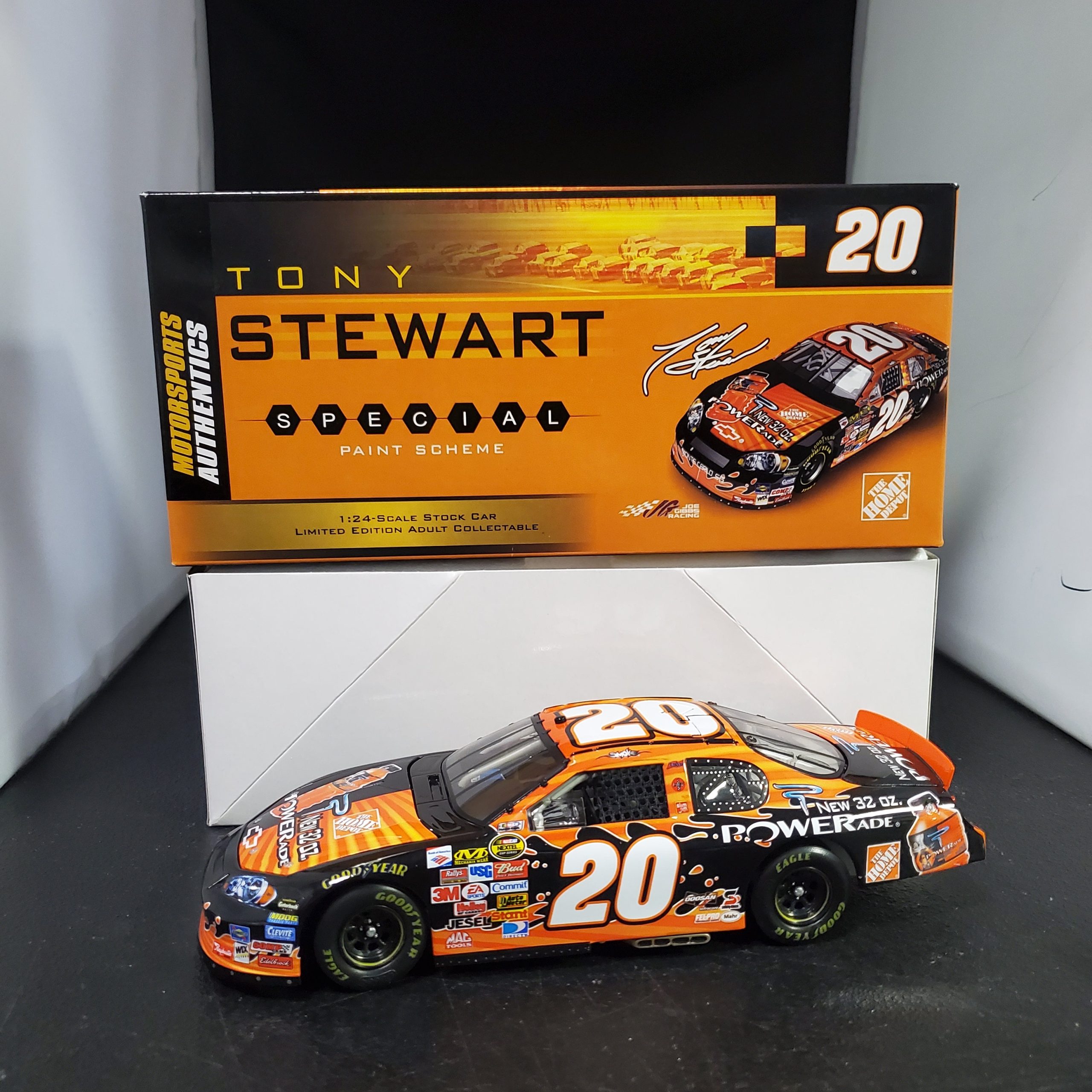 Action Racing 2006 Monte Carlo SS Tony Stewart #20 The Home Depot / Powerade