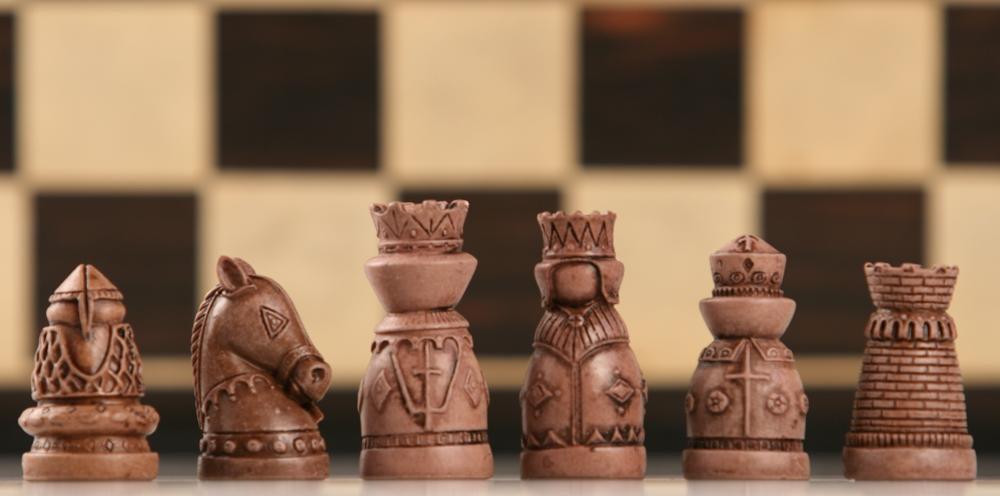 SINGLE REPLACEMENT PIECES: Medieval Chess & Checkers Set